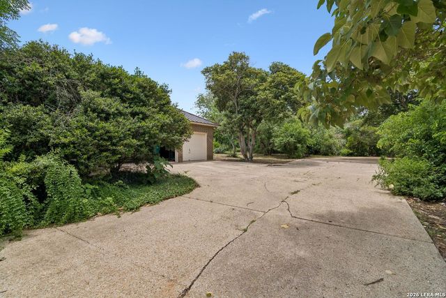 237 CREST TRL, Hill Country Village, TX 78232