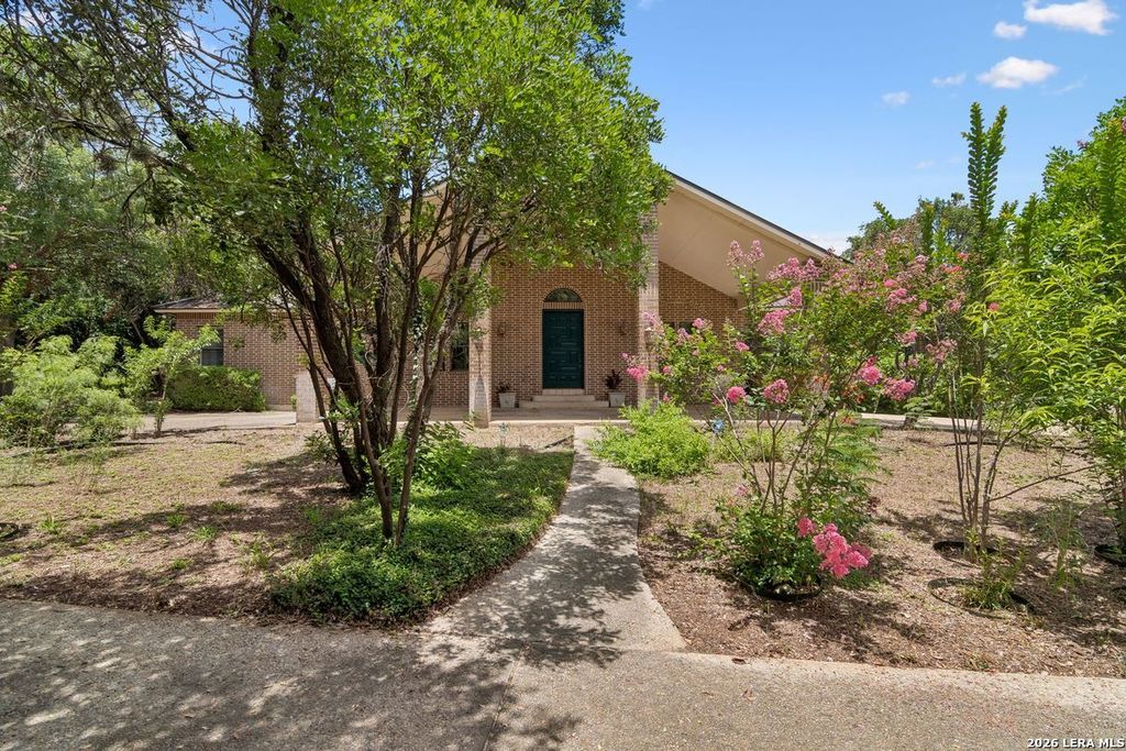 237 CREST TRL, Hill Country Village, TX 78232