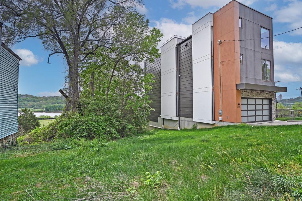 2831 Hoff Avenue, Cincinnati, OH 45226