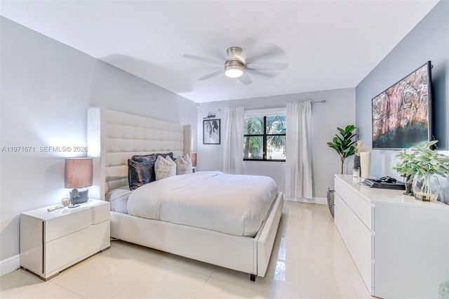 601 Ives Dairy Road 00, Miami, FL 33179