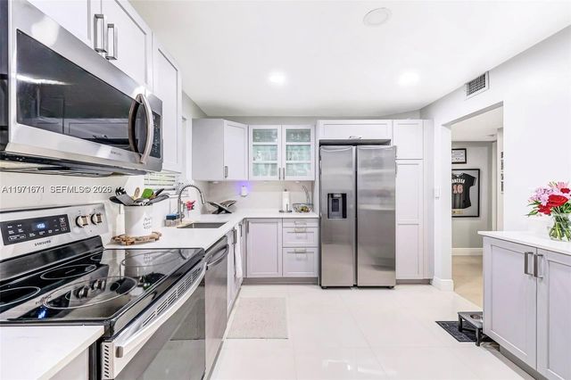 601 Ives Dairy Road 00, Miami, FL 33179