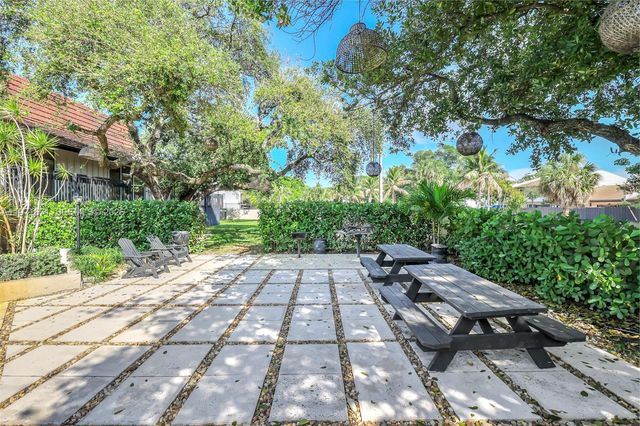 601 Ives Dairy Road 00, Miami, FL 33179