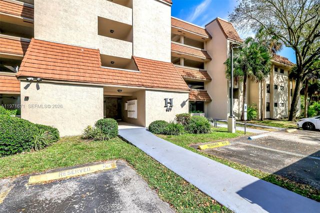 601 Ives Dairy Road 00, Miami, FL 33179