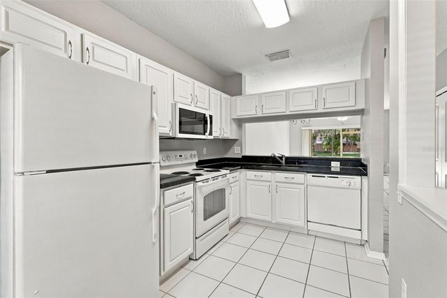 1150 KENNEWICK COURT 1150, Wesley Chapel, FL 33543