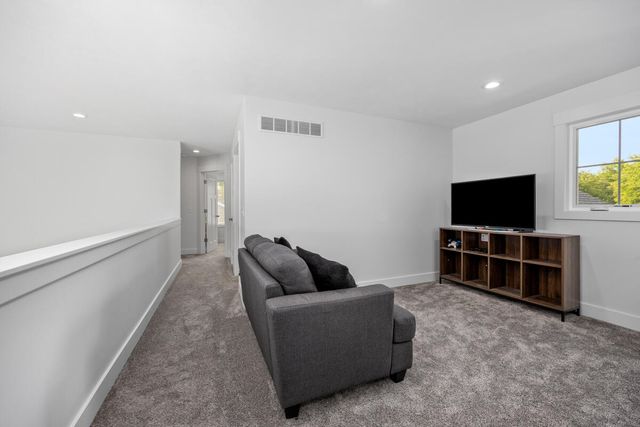 8106 Shenandoah Lane, Howard City, MI 49329