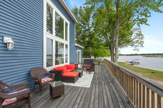 8106 Shenandoah Lane, Howard City, MI 49329