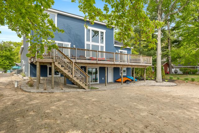 8106 Shenandoah Lane, Howard City, MI 49329