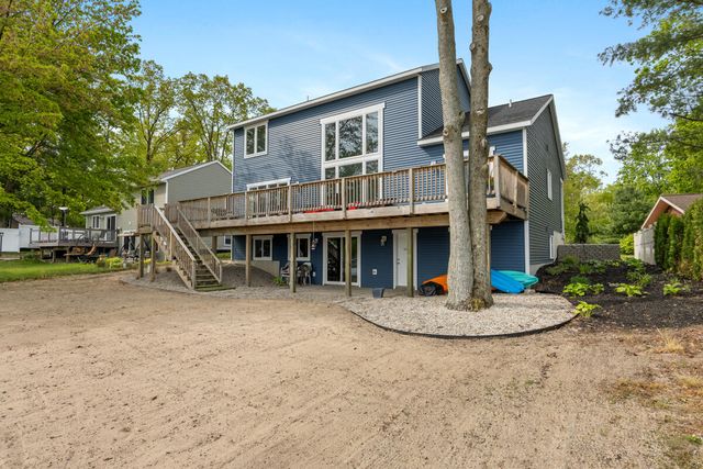 8106 Shenandoah Lane, Howard City, MI 49329