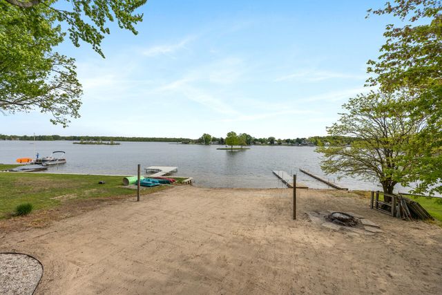 8106 Shenandoah Lane, Howard City, MI 49329