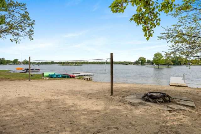 8106 Shenandoah Lane, Howard City, MI 49329