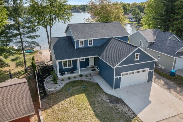 8106 Shenandoah Lane, Howard City, MI 49329