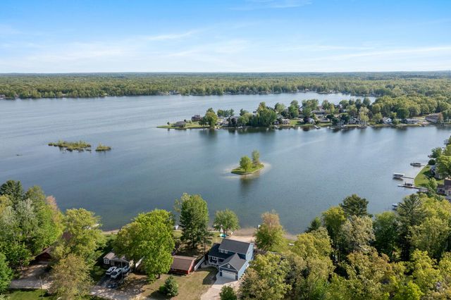 8106 Shenandoah Lane, Howard City, MI 49329