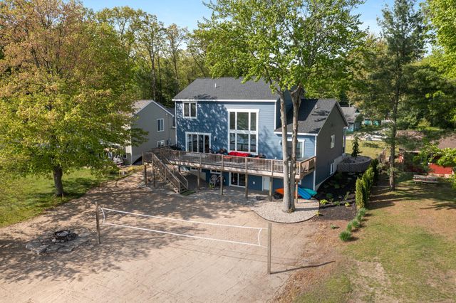 8106 Shenandoah Lane, Howard City, MI 49329