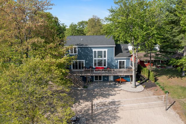 8106 Shenandoah Lane, Howard City, MI 49329