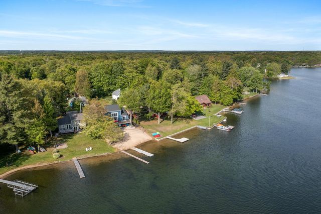 8106 Shenandoah Lane, Howard City, MI 49329