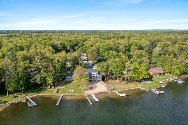 8106 Shenandoah Lane, Howard City, MI 49329