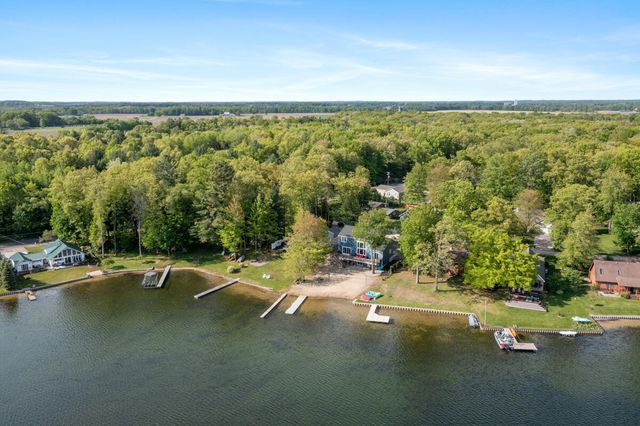 8106 Shenandoah Lane, Howard City, MI 49329