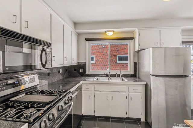 1421 Lloyd Avenue, Royal Oak, MI 48073