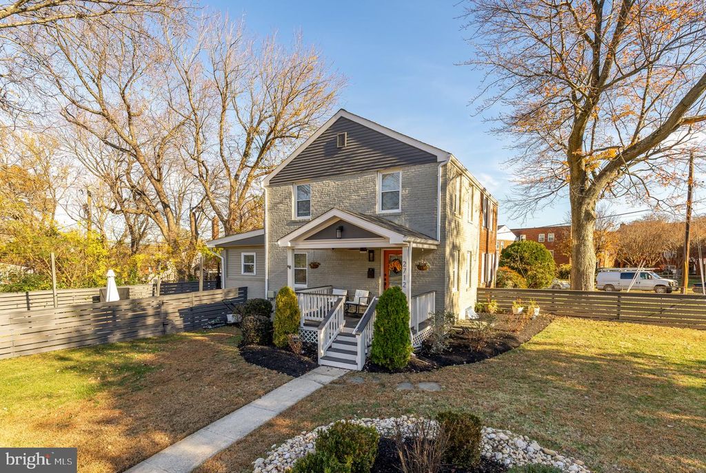 2712 FORT DR, Alexandria, VA 22303