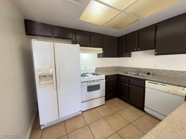 2658 Kline Circle 3, Las Vegas, NV 89121