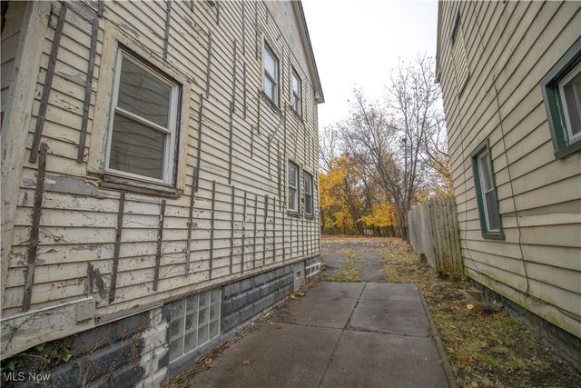 10406 Dove Avenue, Cleveland, OH 44105