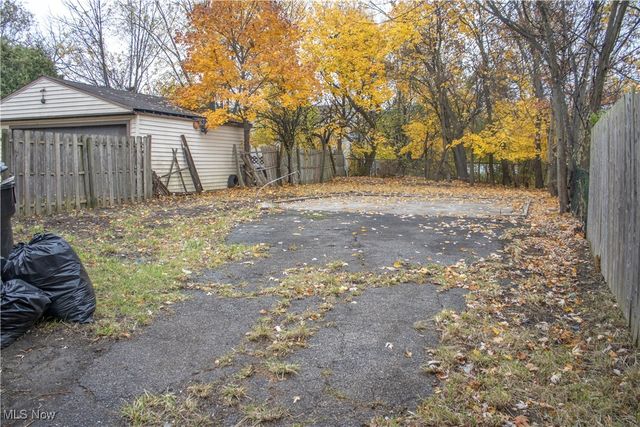 10406 Dove Avenue, Cleveland, OH 44105