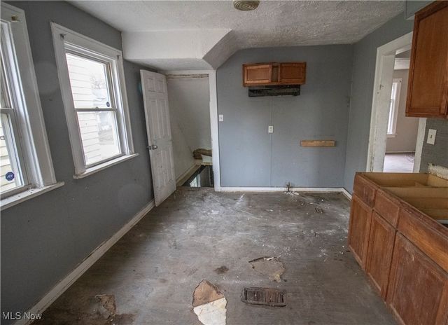 10406 Dove Avenue, Cleveland, OH 44105