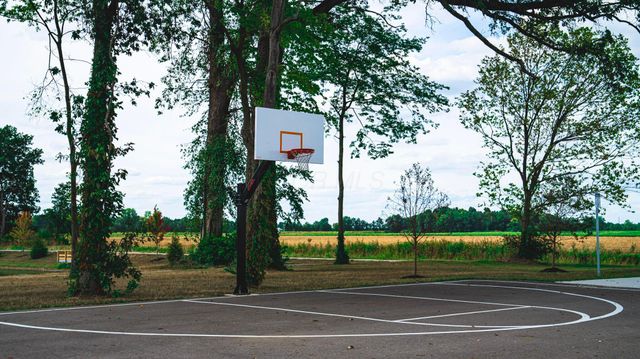 56 Cider Mill Drive, Ashville, OH 43103