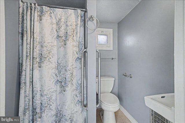 13 N CLIFTON AVE, Wilmington, DE 19805