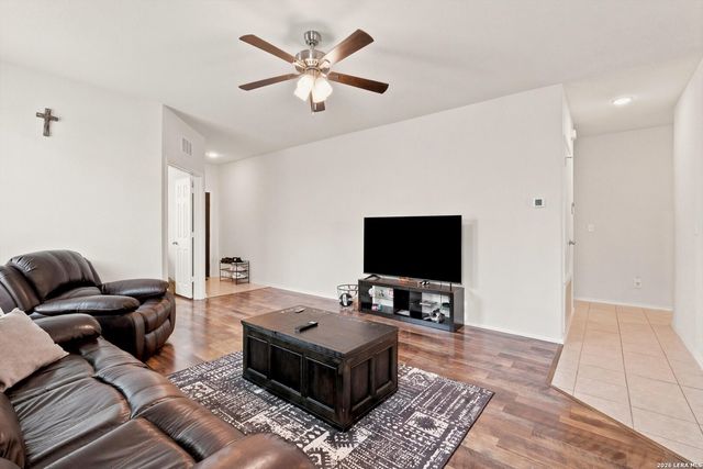 10346 McQueeney, San Antonio, TX 78252