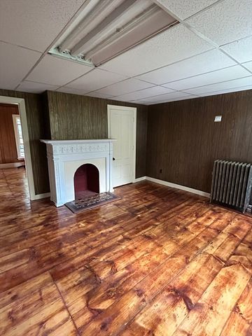 33 Burbank St, Millbury, MA 01527