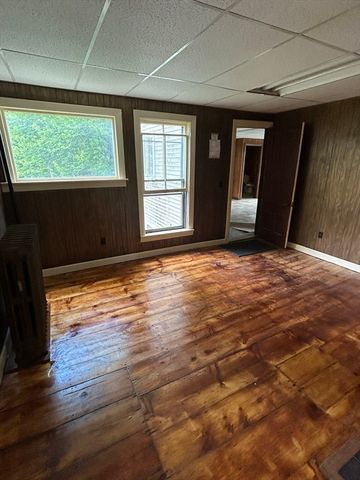33 Burbank St, Millbury, MA 01527