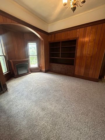 33 Burbank St, Millbury, MA 01527