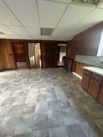 33 Burbank St, Millbury, MA 01527