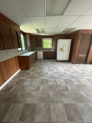 33 Burbank St, Millbury, MA 01527