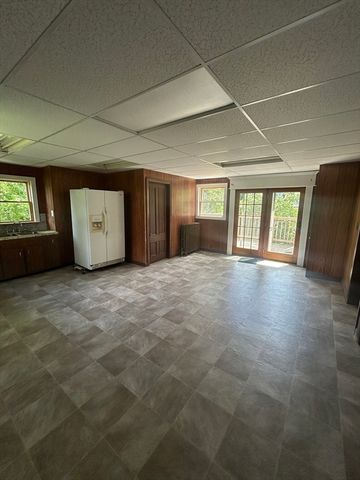 33 Burbank St, Millbury, MA 01527