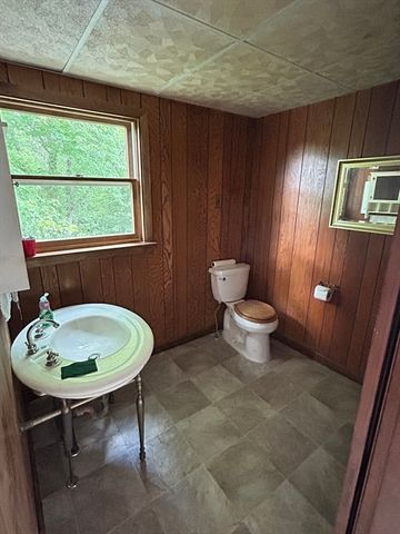33 Burbank St, Millbury, MA 01527