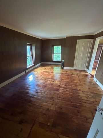33 Burbank St, Millbury, MA 01527
