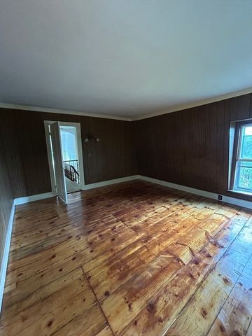 33 Burbank St, Millbury, MA 01527