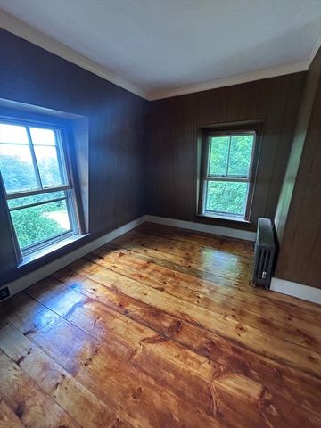 33 Burbank St, Millbury, MA 01527