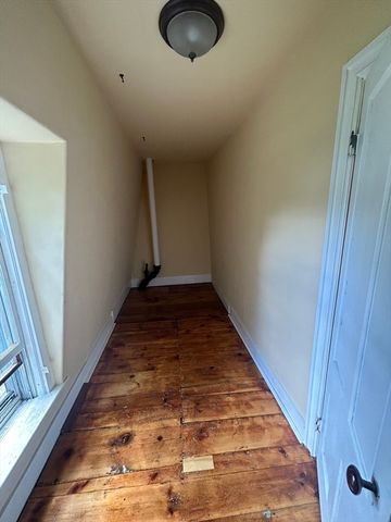 33 Burbank St, Millbury, MA 01527
