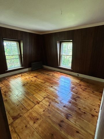 33 Burbank St, Millbury, MA 01527