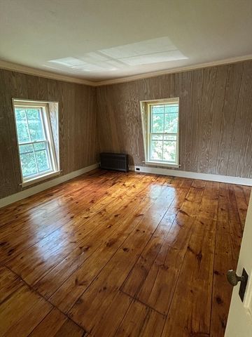 33 Burbank St, Millbury, MA 01527
