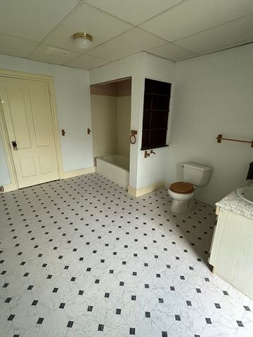 33 Burbank St, Millbury, MA 01527