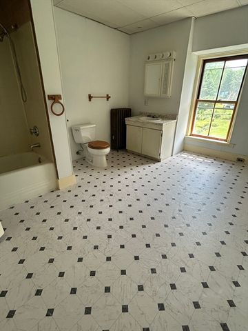 33 Burbank St, Millbury, MA 01527