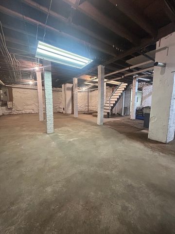 33 Burbank St, Millbury, MA 01527