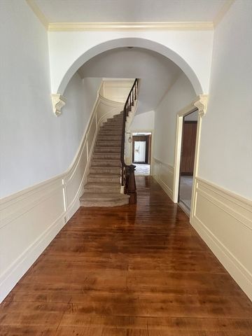 33 Burbank St, Millbury, MA 01527