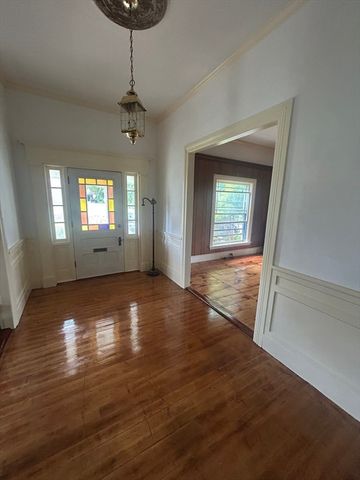 33 Burbank St, Millbury, MA 01527