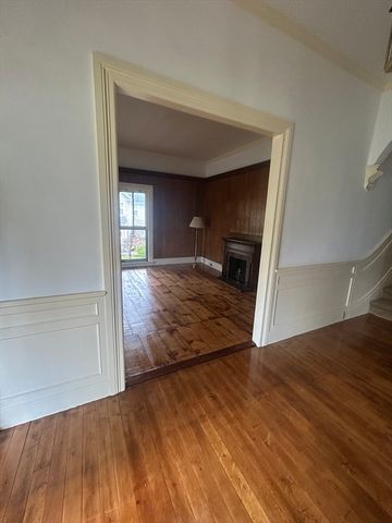 33 Burbank St, Millbury, MA 01527