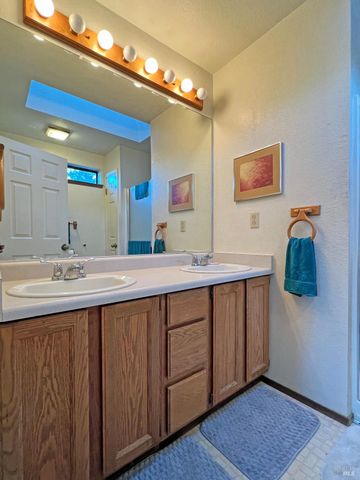 2781 Robinson Creek Rd, Ukiah, CA 95482